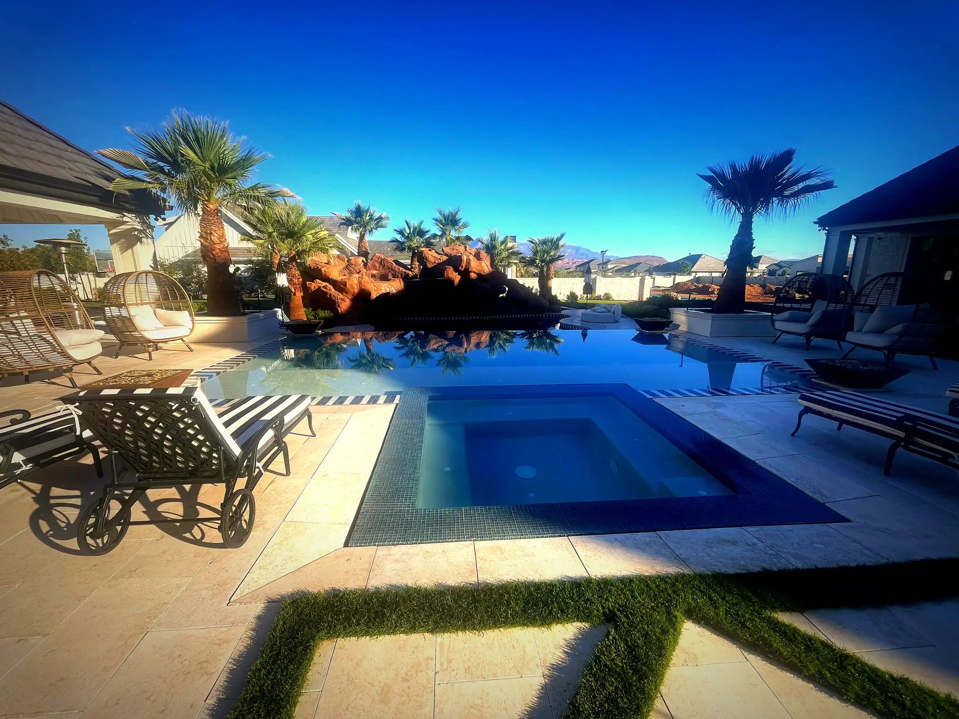 Luxury backyard pool in Southern Utah